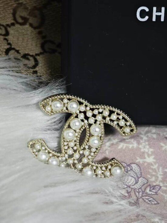 ℒCHANEL· Jewelry - ℒAuthentic CHANEL CC Logo Pearl Brooch, Gold Tone, Openwork Design